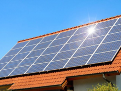 英国电费上涨太多，民众无法负担，家用太阳能电池板成抢手货！